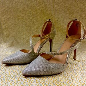 Kelly & Katie Sparkling Silver Pointed Heels, Size 8.5